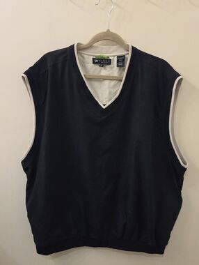 Wedge Mens Golf V-neck windshirt pullover.